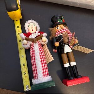 Holiday Nutcracker Caroler Figurine Set 8”